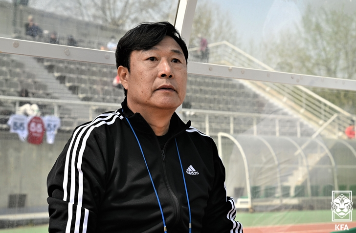 지난해 K4리그 고양해피니스를 이끌 당시 최대식 감독의 모습/ 사진- KFA(대한축구협회) 제공