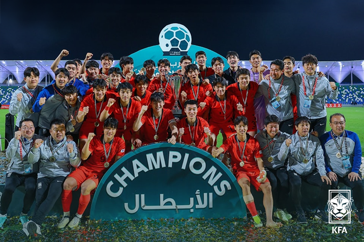 서아시아축구연맹 U-23 챔피언십 우승을 차지한 올림픽 대표팀 / 사진- 대한축구협회 제공