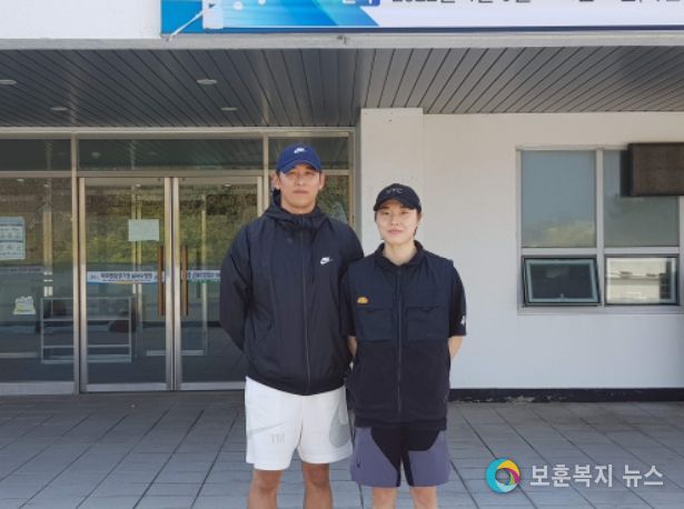 좌측부터 조재현 수영감독, 고미소 선수