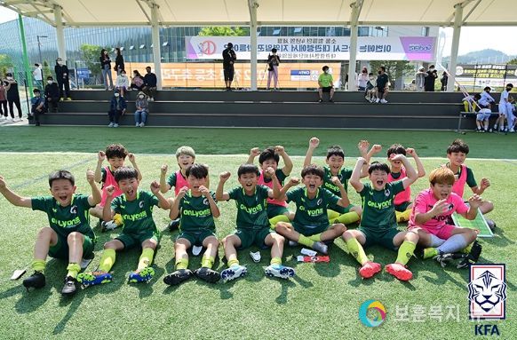 '신나는 하루였어요!' 승리한 온리원FC 선수들의 환호