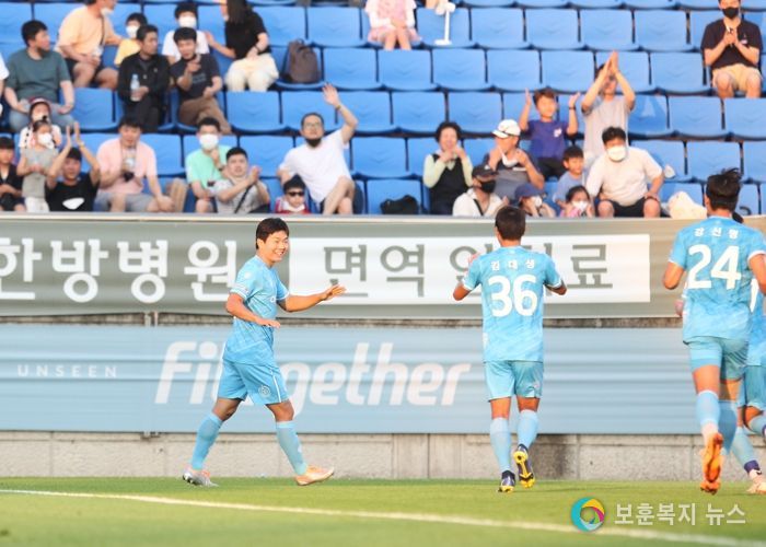 천안시축구단, 청주 상대로 4-0 대승 + 홈 첫승