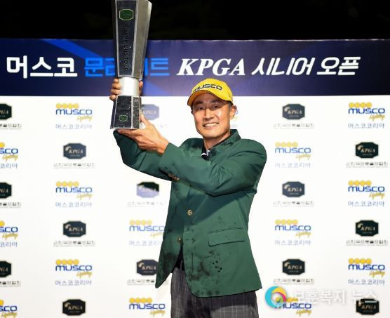 이주일, 프로 데뷔 25년만에 첫 우승