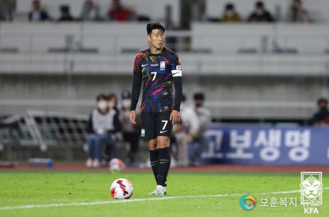 최초 검정 유니폼