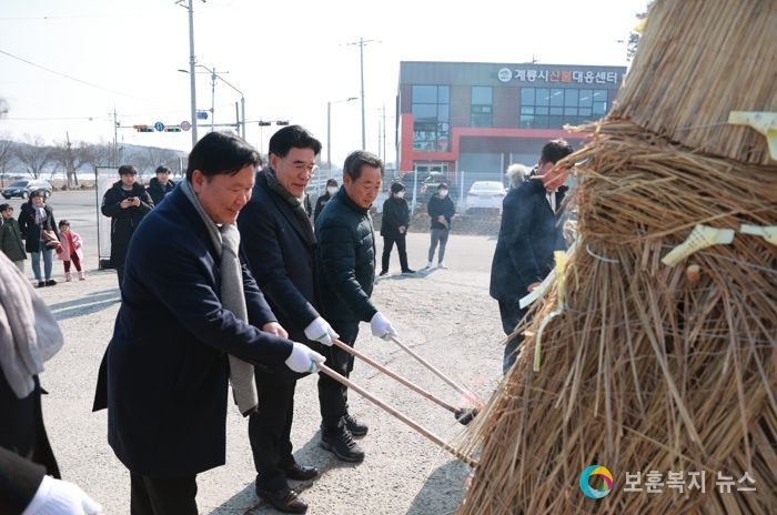 달집점화모습, 왼쪽 두번째 이응우 시장