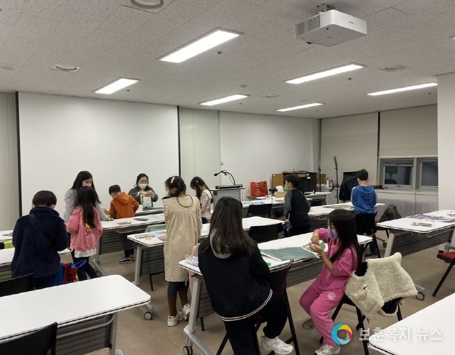 의정부과학도서관에서 과학의 원리를 탐구하며, 과학에 대한 호기심을 해결해봐요!