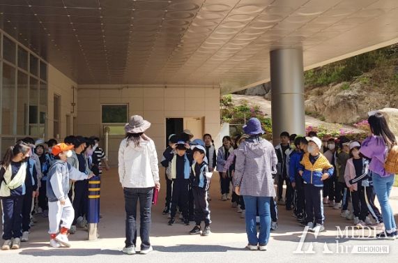 함양 금반초·병설유치원, 위성초등학교 학생 등 대봉힐링관 나들이
