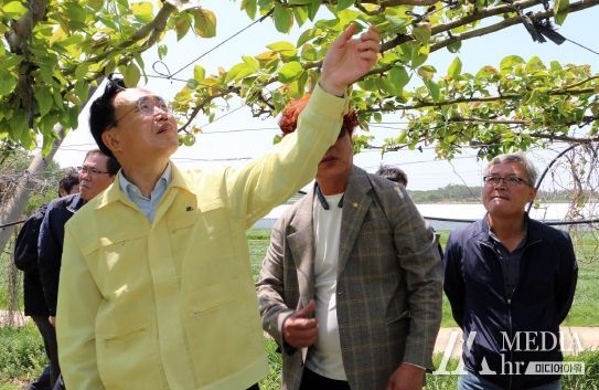 윤병태 나주시장, 배 농가 냉해 현장 점검 … “피해 조사, 지원 신속”