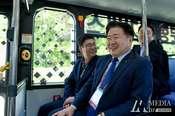 제주도 제10회 국제전기차엑스포 개막…혁신과 대전환의 출발점