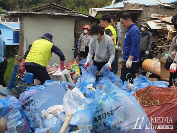 창녕군, 쓰레기로 가득 찬 집, 안전하고 쾌적한 둥지로 변신!