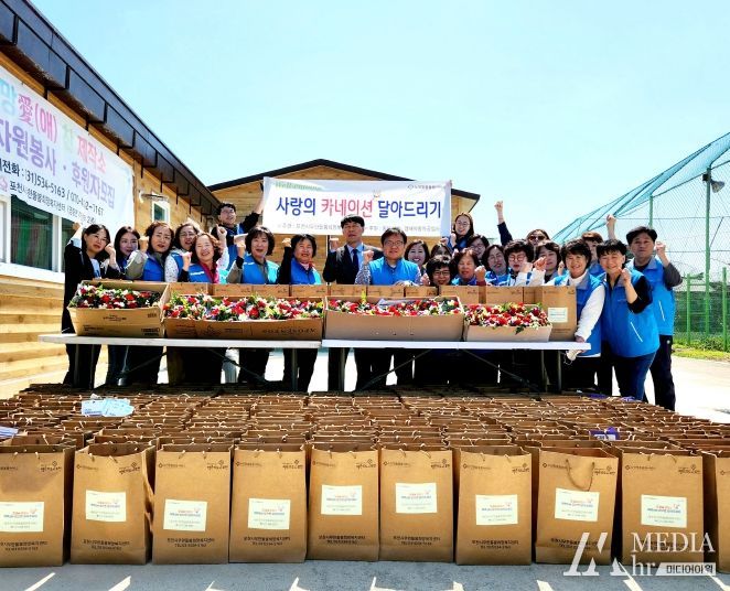 포천시무한돌봄희망복지센터, 사랑의 카네이션 달아드리기 행사