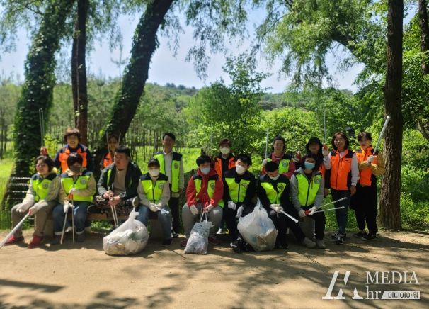 남양주시장애인복지관 주간보호센터, ‘내가 그린(Green) 금곡’ 환경 정화 활동 실시