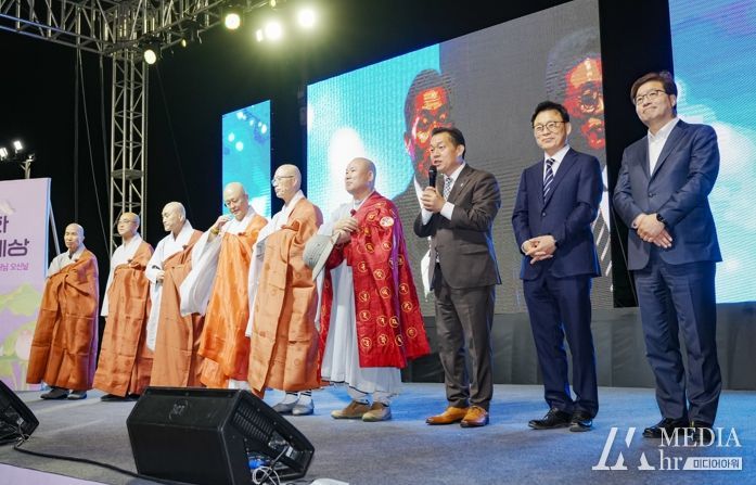 이재준 시장이 인사말을 하고 있다.