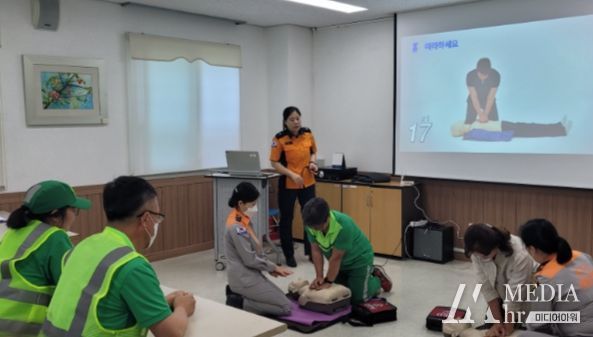 수원시 장안구 정자3동 주민자치회, 환경관리원 등 대상 심폐소생술 교육