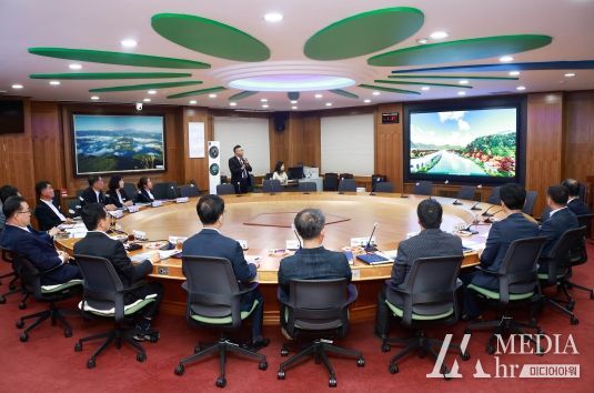 사진은 화순군이 조성할 예정인 개미산 전망대의 조망도.