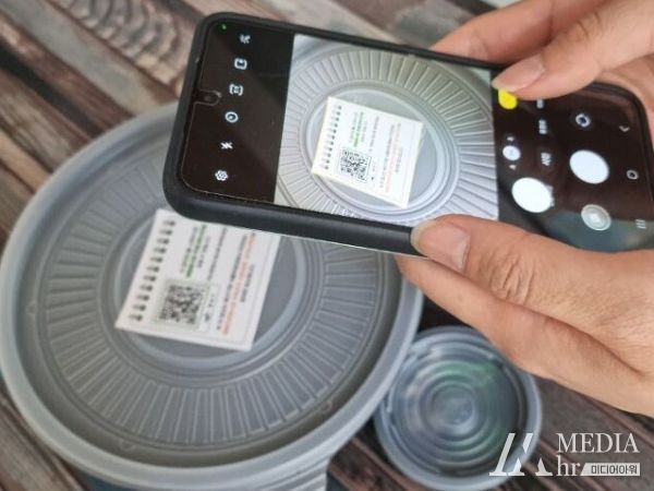 배달용기에 부착된 ‘보이는 주방’ 큐알코드