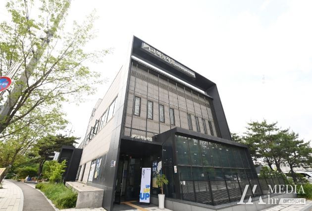 수원시 권선구 산업로 85에 위치한 고색뉴지엄 외관