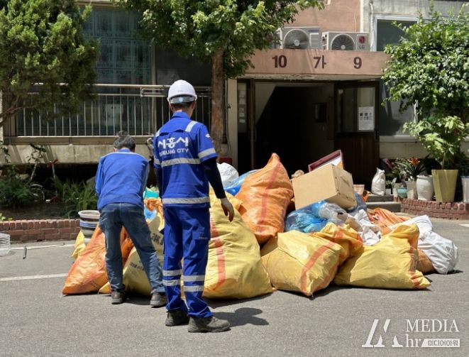 시흥시 신현동, '찾아가는 생활폐기물 수거서비스'로 주거복지 취약계층 도와