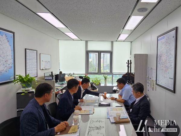최훈식 장수군수, 국토교통부 이용욱 국장 만나 국도 13호선 개량사업 등 반영 요구...발로 뛰는 행정 펼처