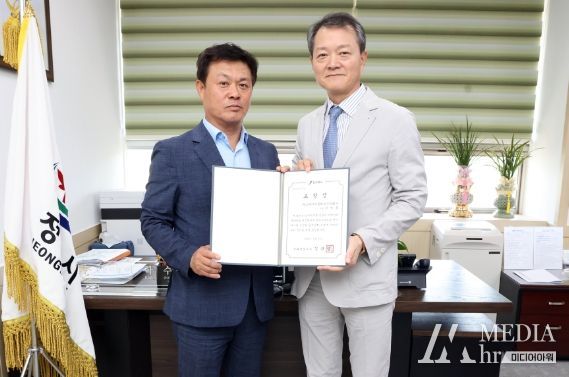 SK넥실리스 전북 모범납세자 선정...정읍시, 전북도지사 표창장 전달