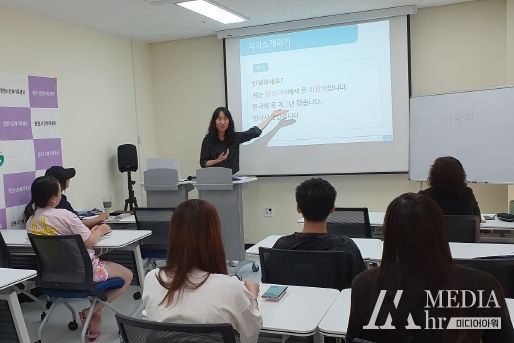 ‘한국어 발음교정과정 1반’진행 장면