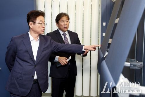 이철우지사, 우측 지에스월드 서정배 대표이사.