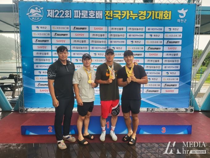 서산시청 카누팀이 24일부터 26일까지 강원도 화천군에서 열린 ‘제22회 파로호배 전국카누경기대회’에서 총 7개 메달을 따냈다(왼쪽부터 박민호 감독, 나재영, 신동진, 최지성 선수)