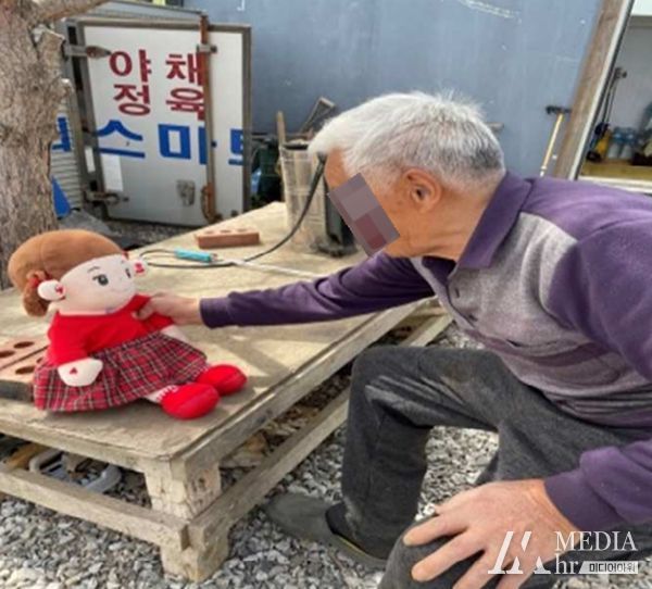 홍성군, 독거 치매어르신 ‘AI 돌봄인형’ 확대 지원