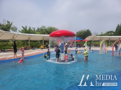 아트밸리 아산 신정호 야외 물놀이장 전경