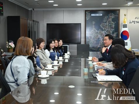 거제시 수월초등학교 학부모회, 사랑의 성금 100만원 기부