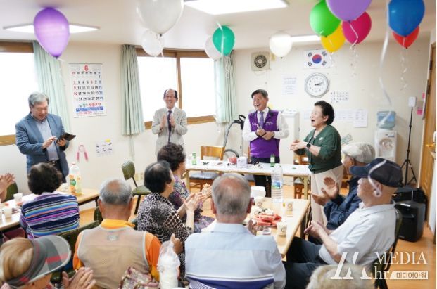 올여름 무더위 쉼터로 운영될 경로당을 방문한 이필형 동대문구청장