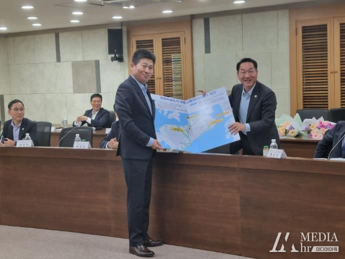 김정헌 구청장, 유 시장 만나 “제3연륙교 개통, 영종 대중교통 개선의 기회로”