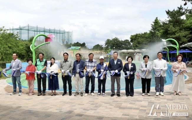 15일 태안읍 상옥리에서 진행된 백화산 물놀이 공원 준공 및 개장식 모습.