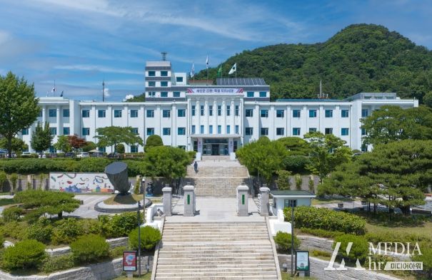 김진태 강원도지사 ,반도체 공동연구소 평가 참석해 의지 피력