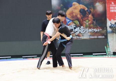 최재형 보은군수, ‘9급 공무원과 씨름 시합’소통 행보 이어져